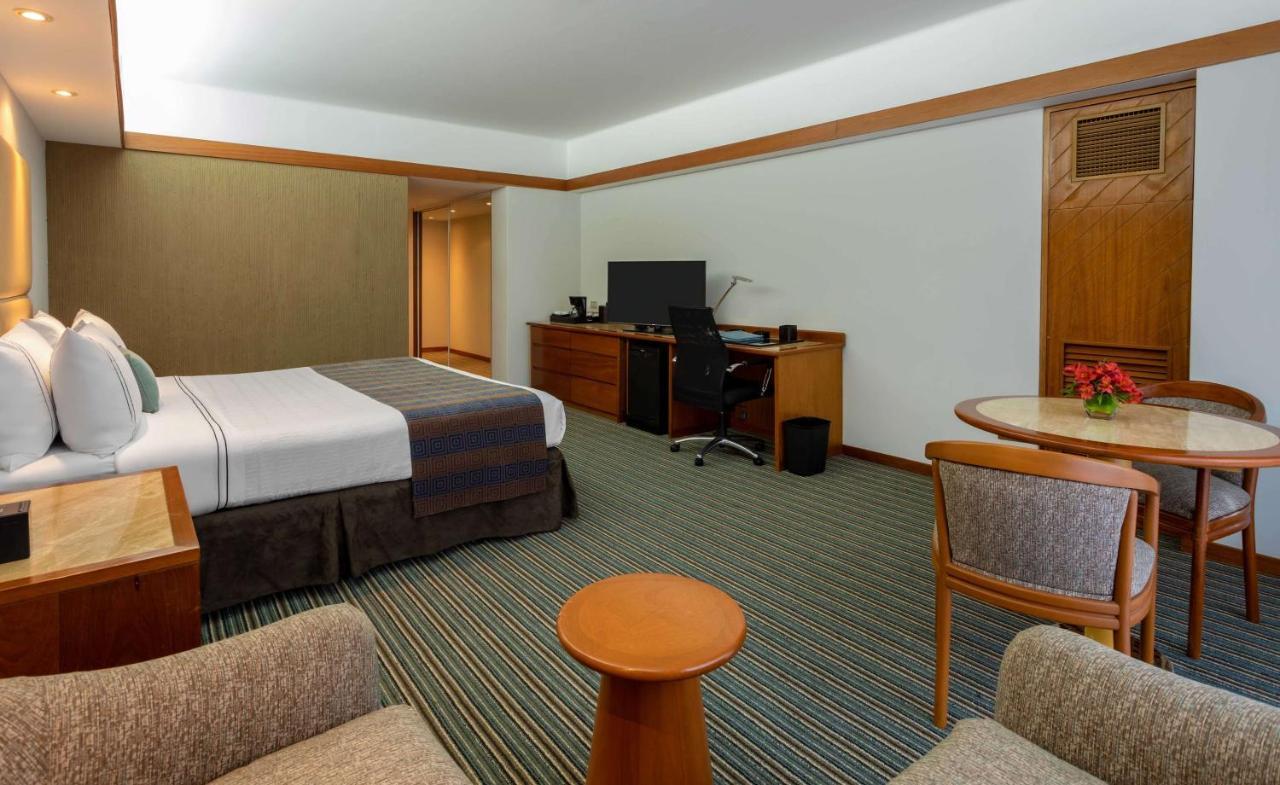 Sonesta Hotel El Olivar Ліма Екстер'єр фото A room at the hotel