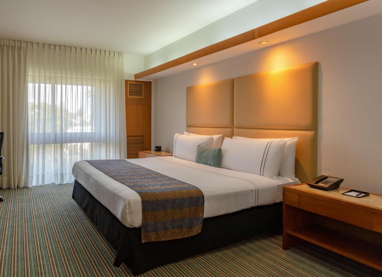 Sonesta Hotel El Olivar Ліма Екстер'єр фото A room at the Holiday Inn