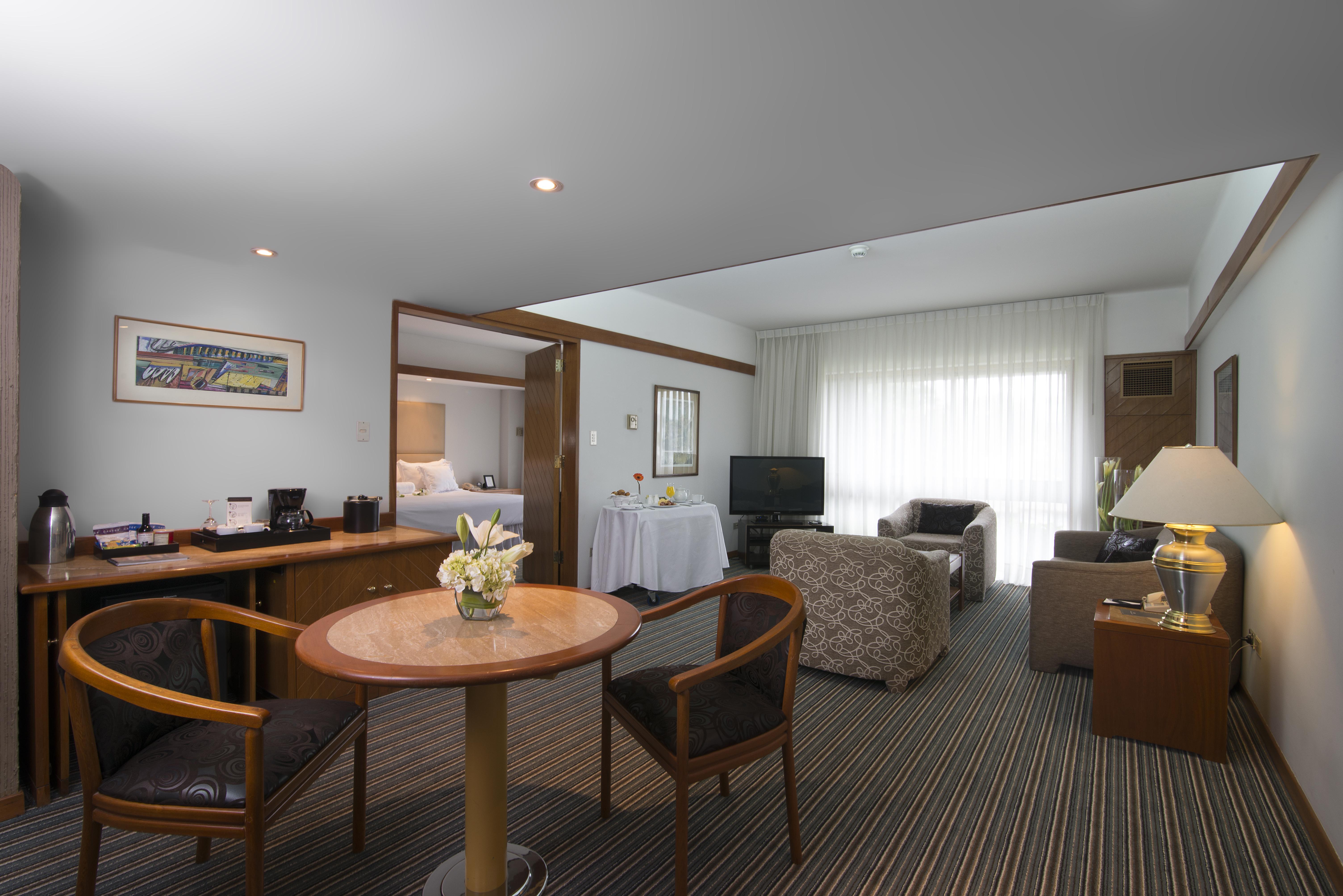 Sonesta Hotel El Olivar Ліма Екстер'єр фото A suite at the hotel